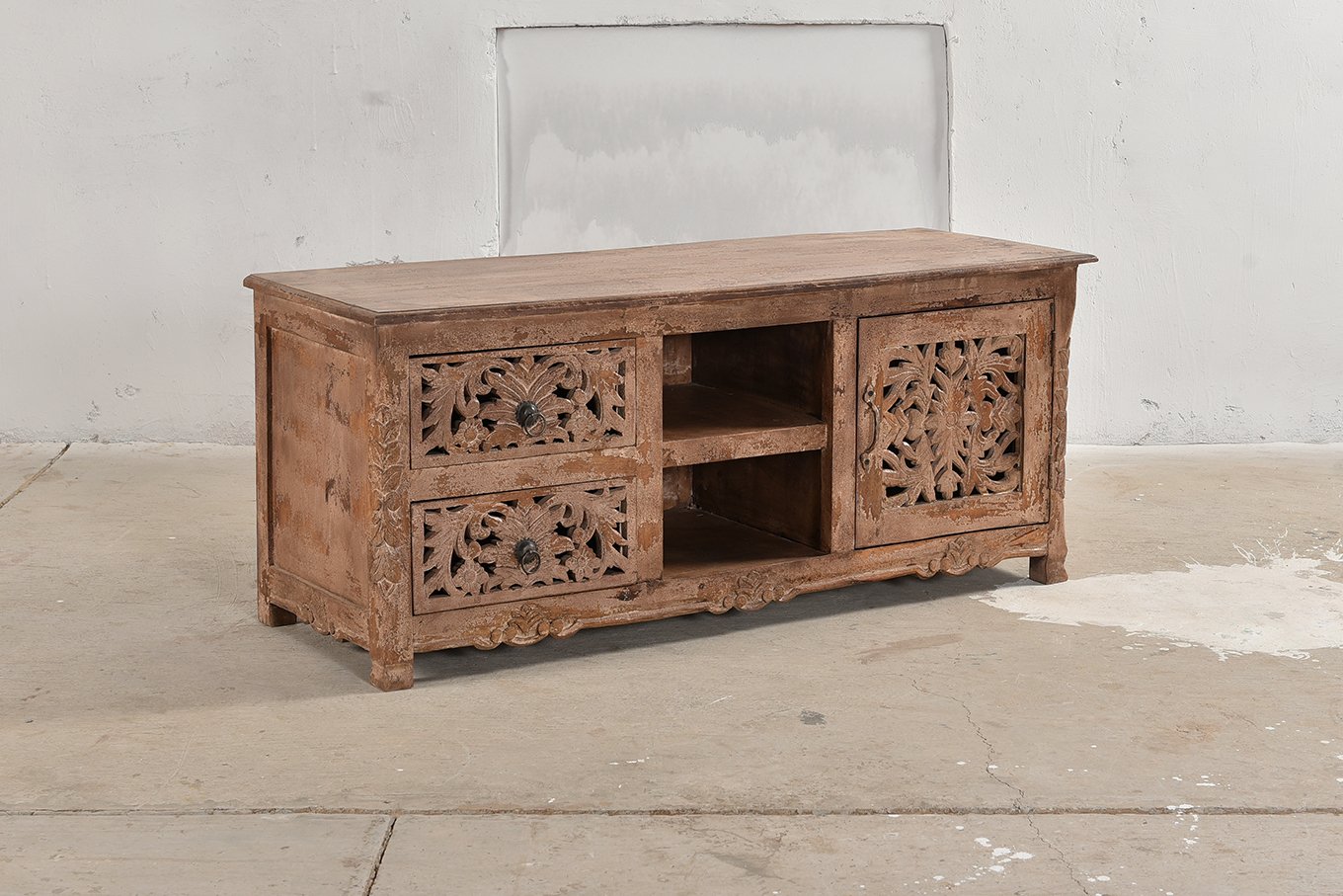 CS00239_HAMESHA_Rose_Media_Unit