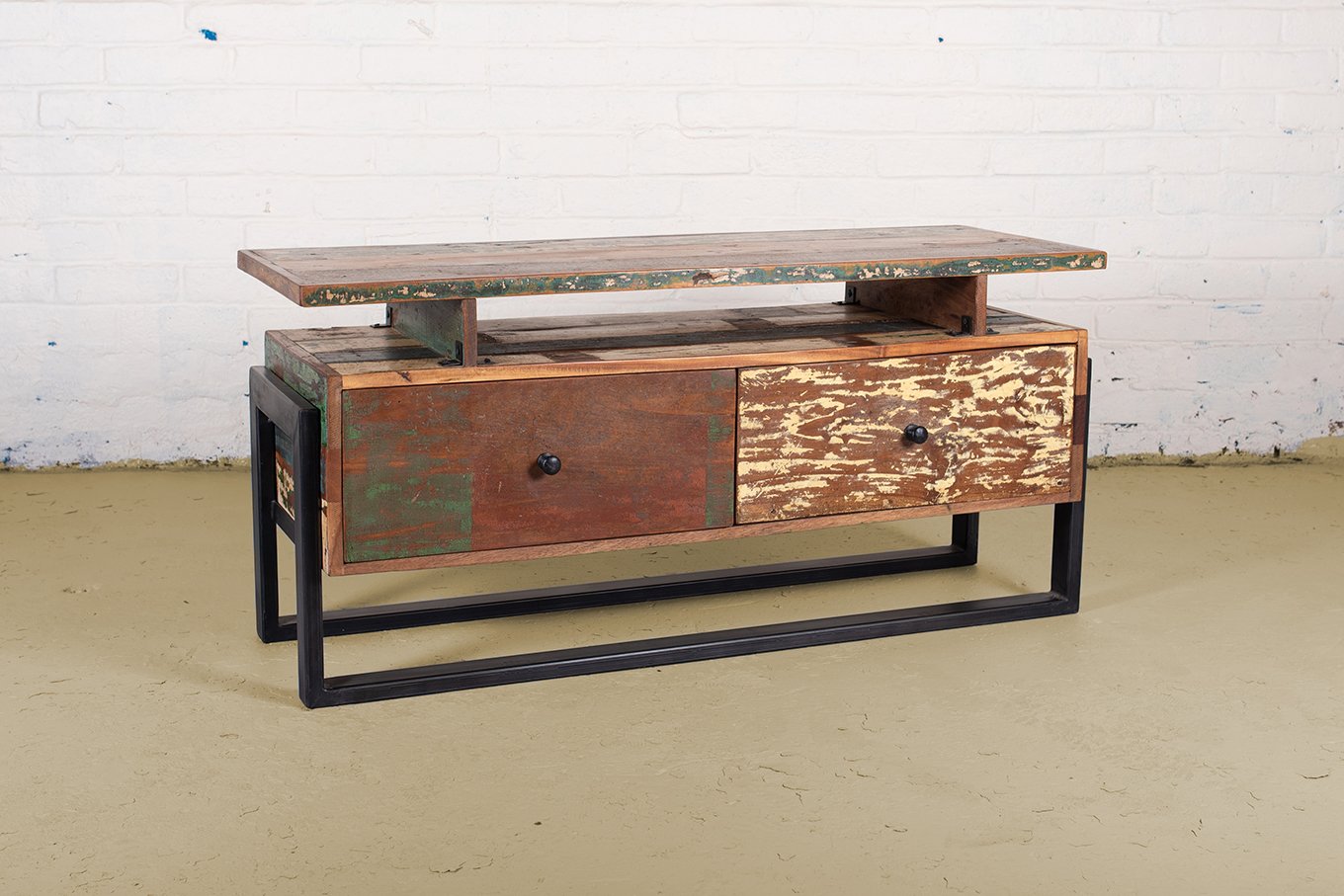 CS00247C_MANHATTAN_Media_Unit