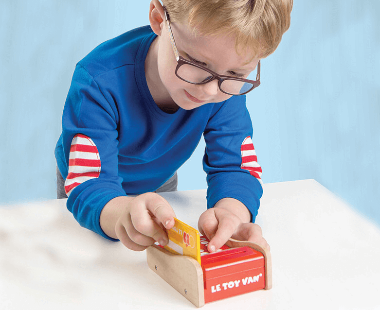 TV320-Card-Machine-Wooden-Toy-Boy2