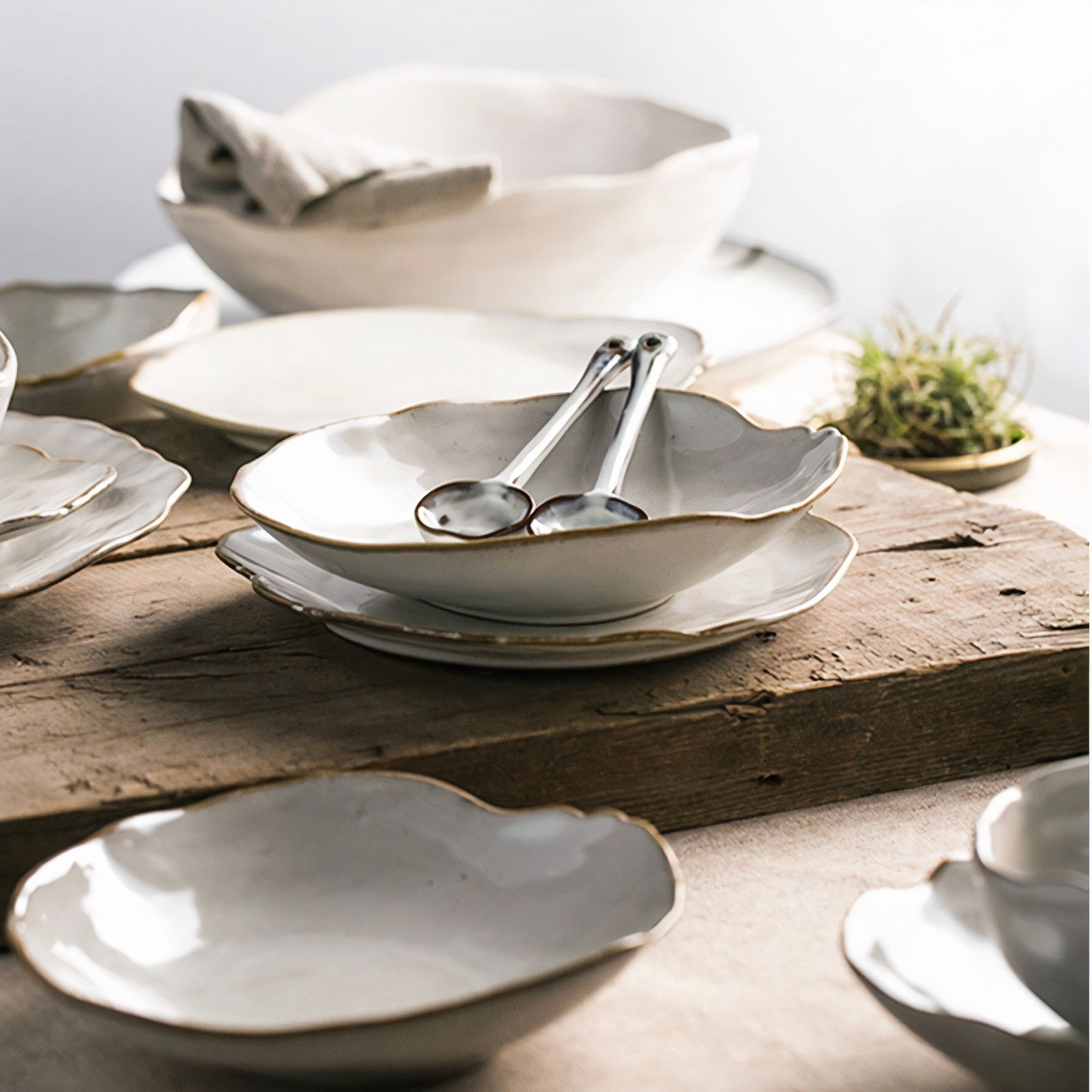 plates-bowls-undulating-dining-collection-5