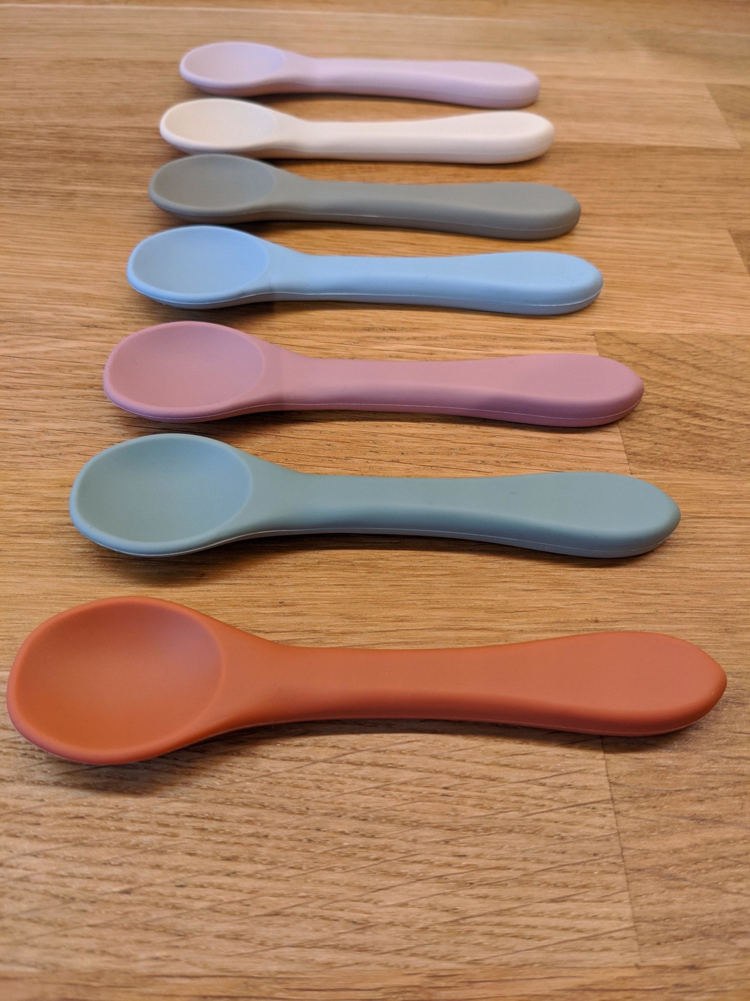 silicone-baby-spoons-set-of-three-570598