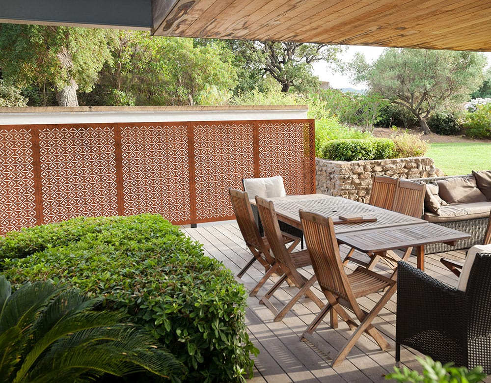 04b-Motif-Rear-Posts-Corten-Dining-Terrace-SG-2020-1