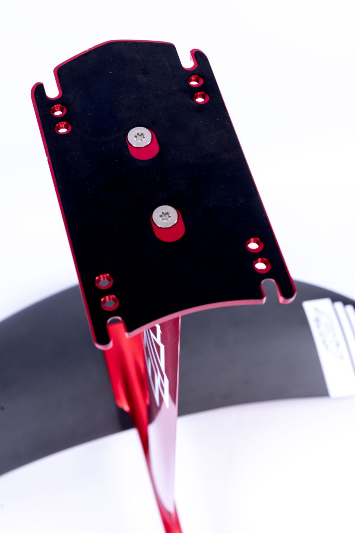 AXIS-Foil-Top-Plate-close-up