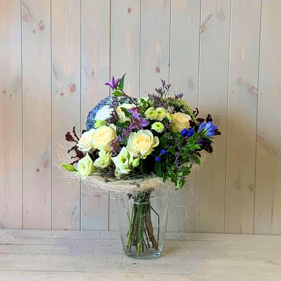 Creams-Blues-and-Whites-Flower-Bouquet-in-Vase
