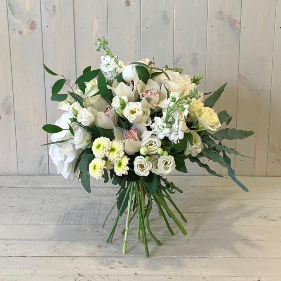 Luxury-Creams-Greens-and-Whites-Flower-Bouquet