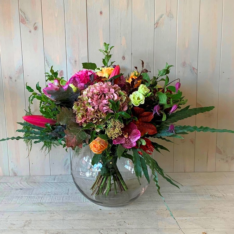 Pink-Flower-Bouquet-in-Goldfish-Bowl