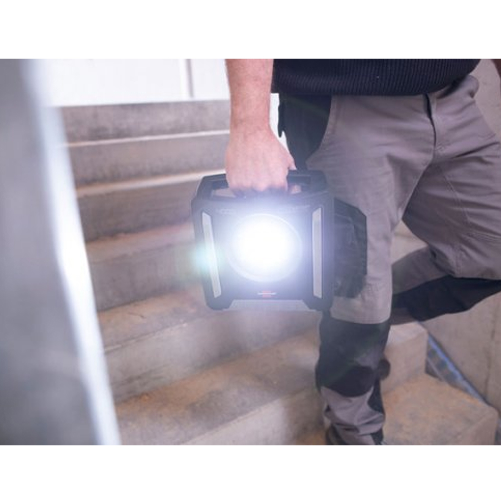 brennenstuhl-18v-multi-battery-4500lm-work-light-use1
