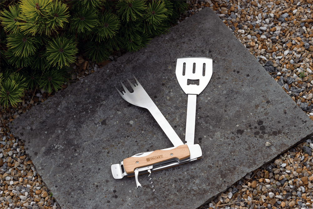 FIR552_Valiant_Outlaw_BBQ-Multi-Tool_Lifestyle_RGB_72DPI
