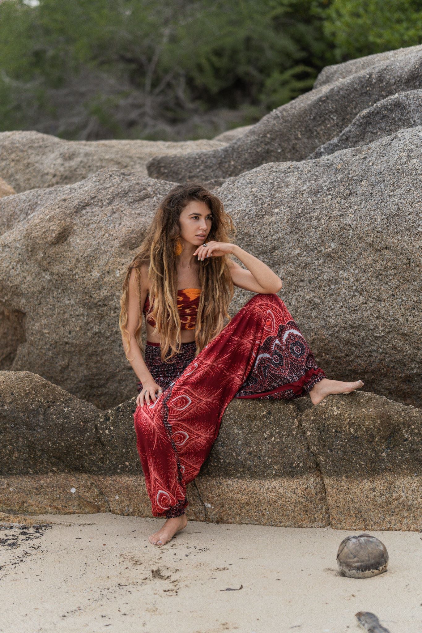 harem-pants-peacock-feather-bright-red-yoga-festival_1