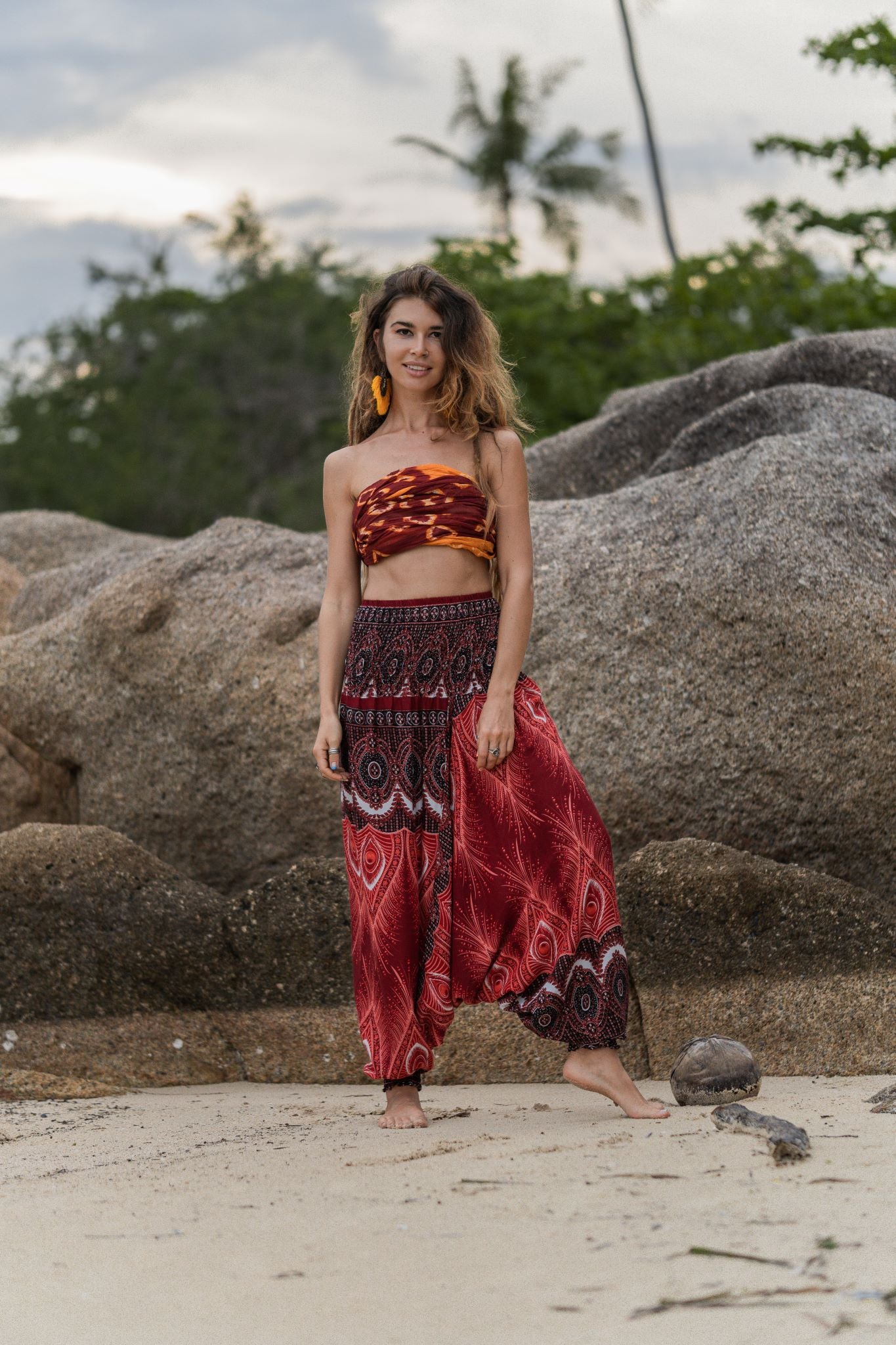 harem-pants-peacock-feather-bright-red-yoga-festival_3