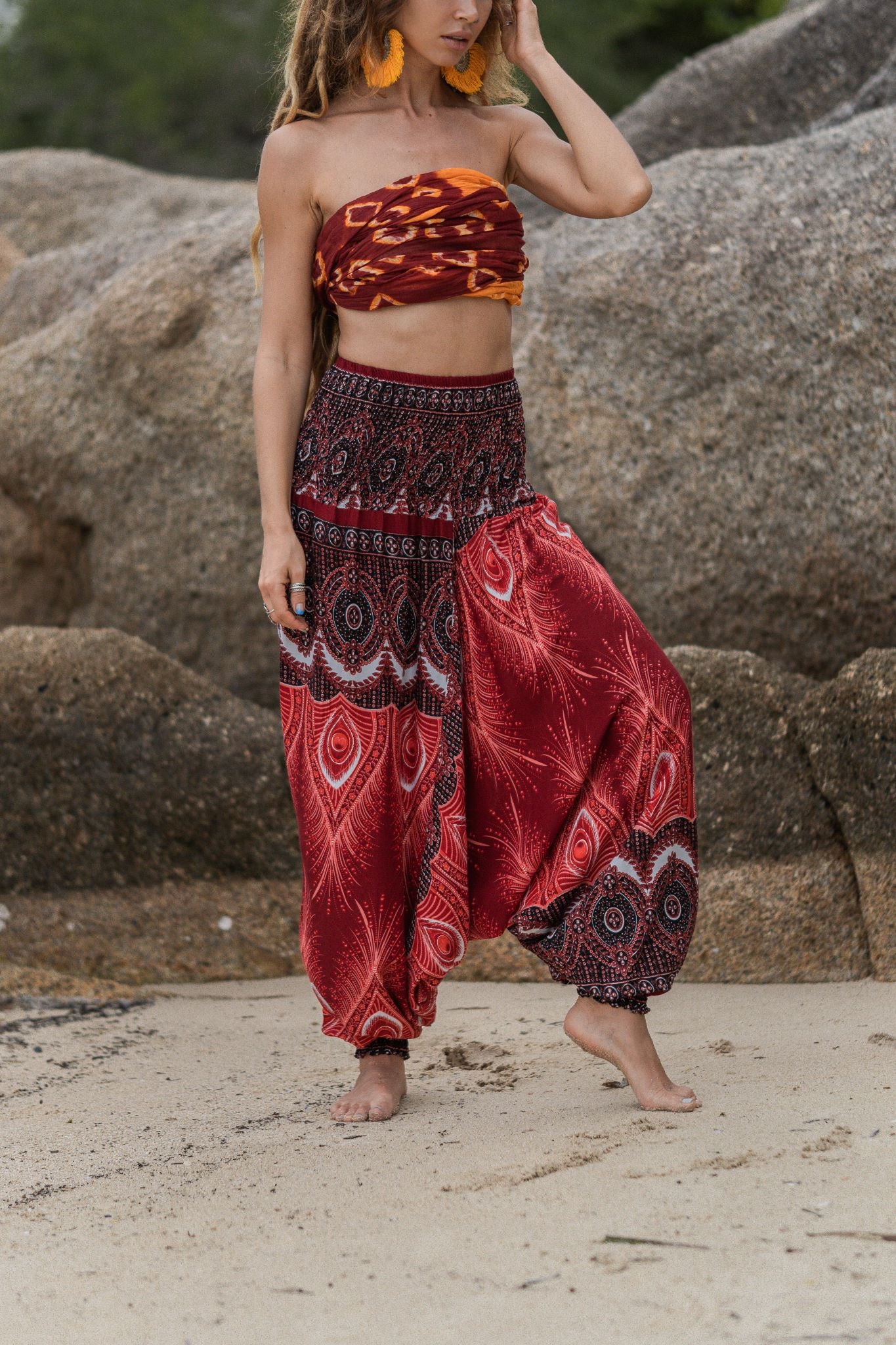 harem-pants-peacock-feather-bright-red-yoga-festival_7