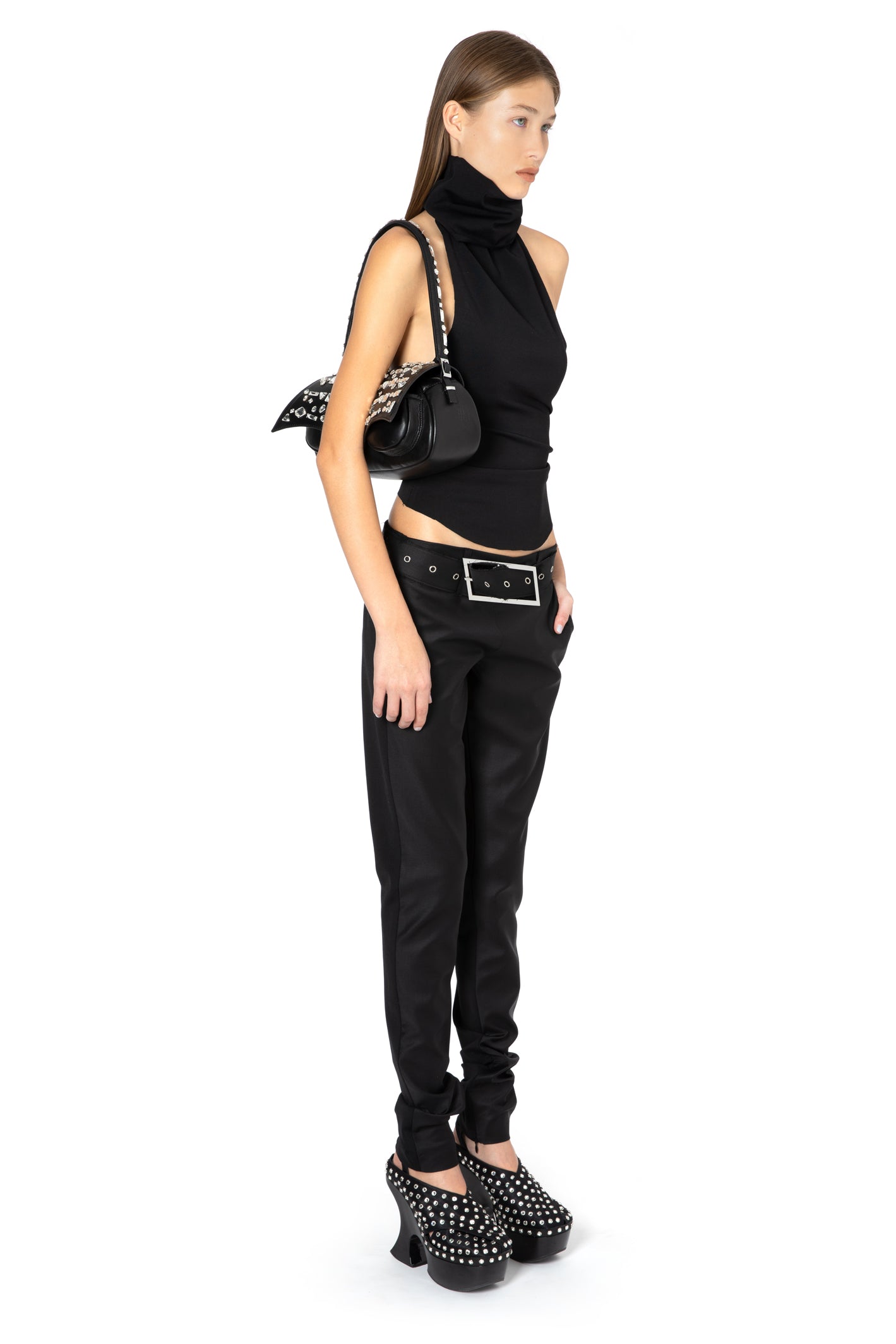 16A-110-253_586a5cb4-36eb-4fe9-8b06-3db267f950d7