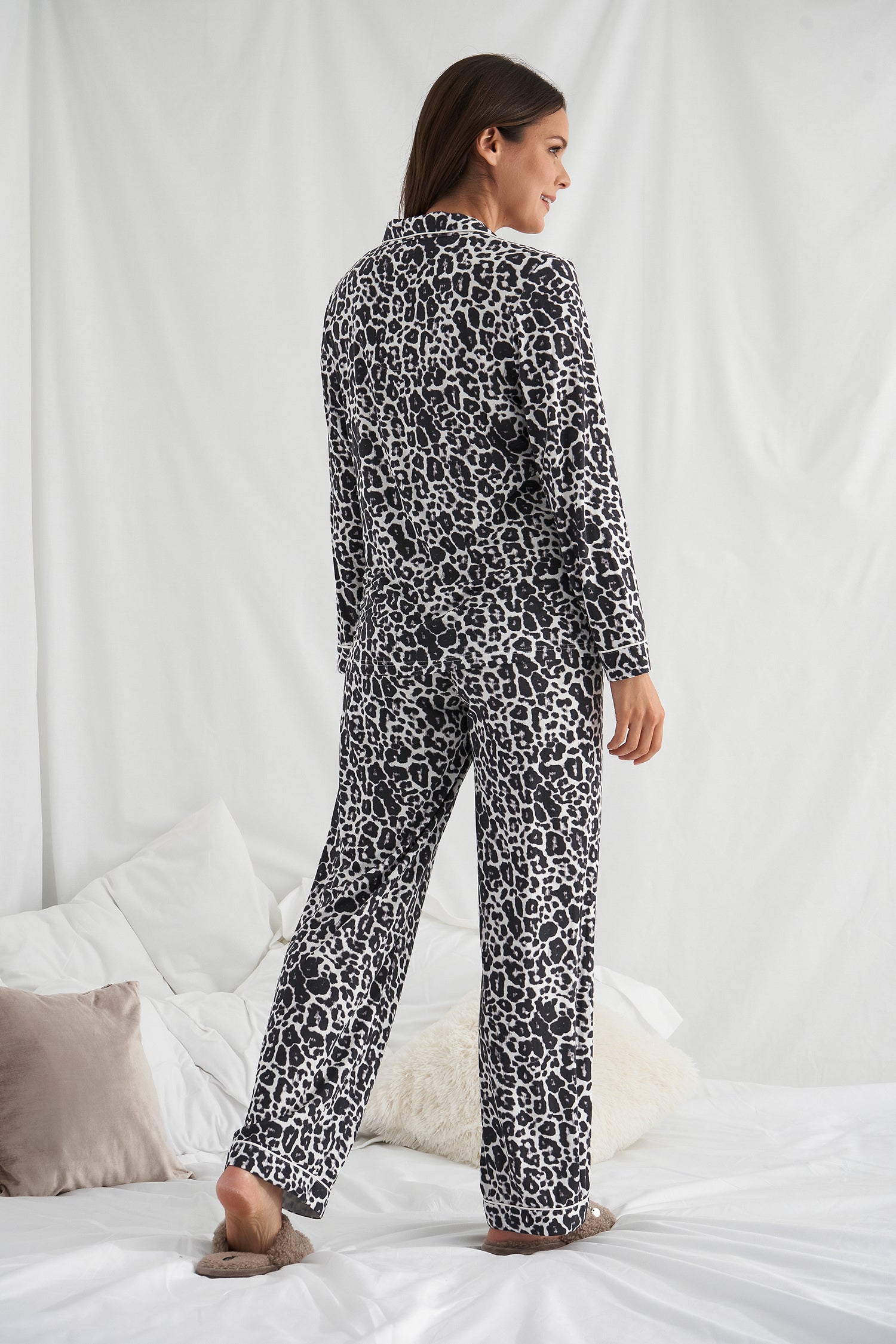 Bamboo_Pyjama_Set_Luxe_Leopard_3