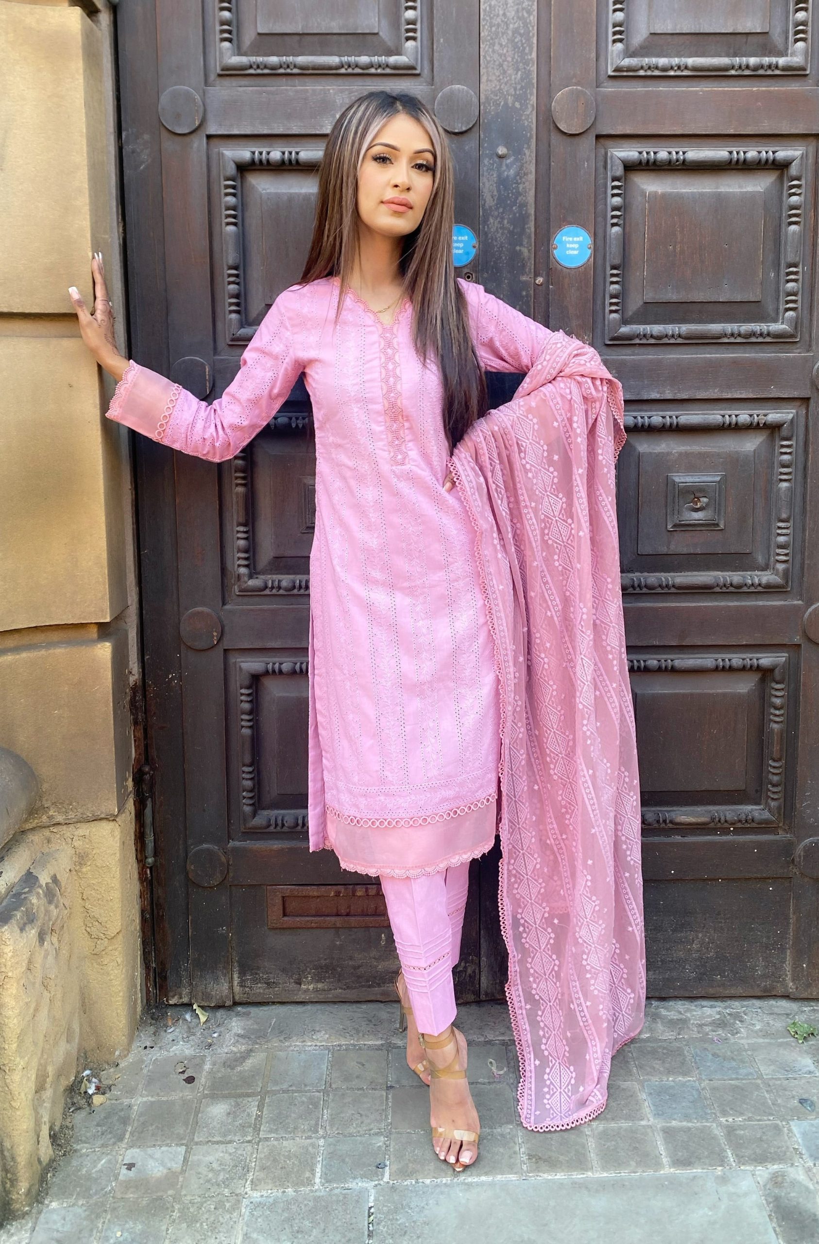 chikan13-min-scaled-2