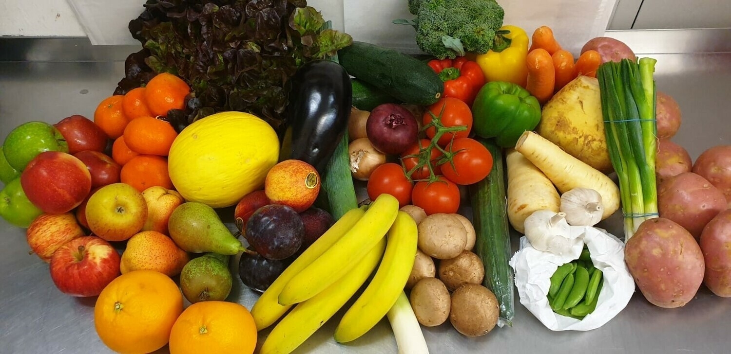 New Covent garden Market Fruit & Vegetable 7 Day Selection Package (Contains 62 Items See Discription For More Details) Feeds Family Of 2 – 4