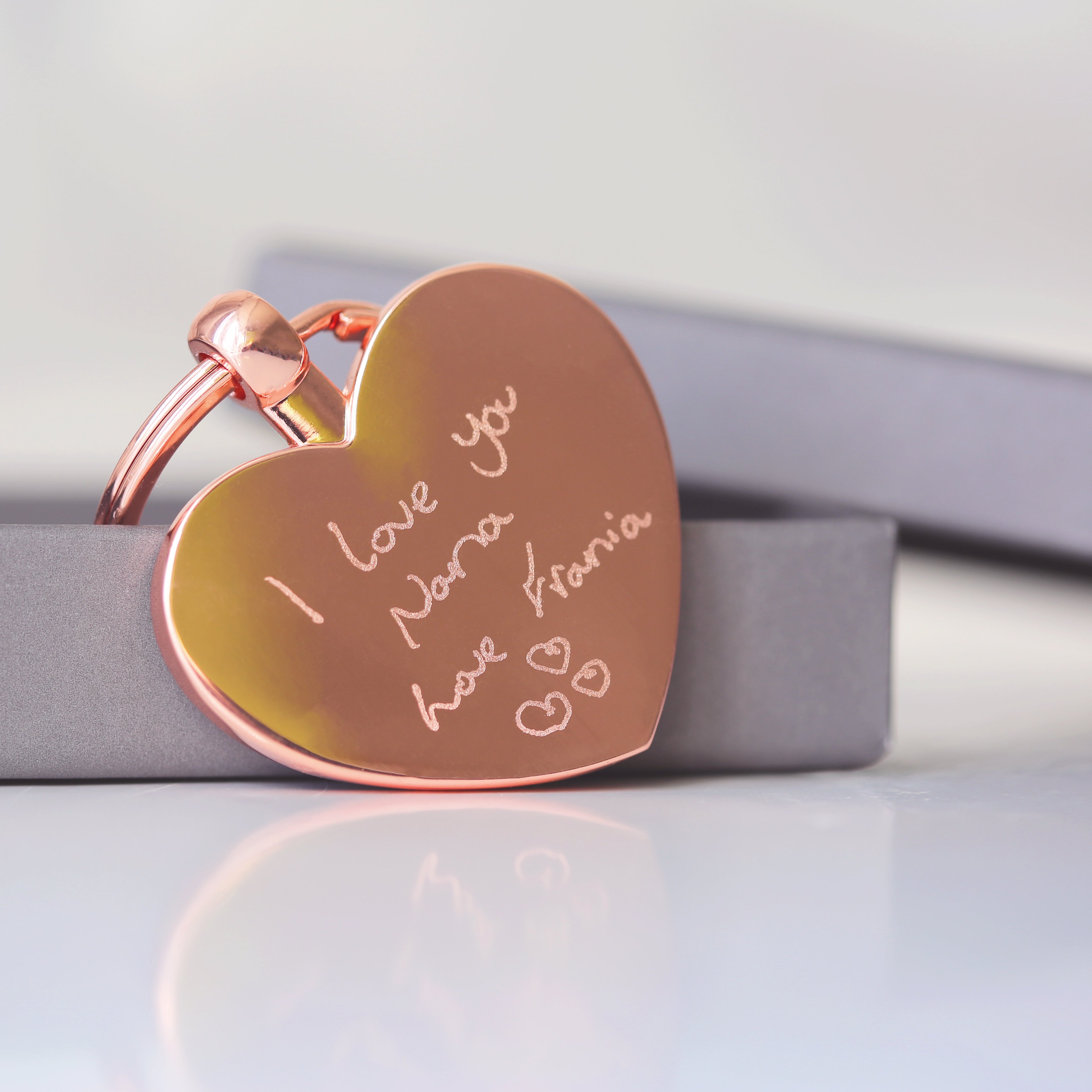 Hearts Forever Keychain With Handwritten Engraving – Rose Gold – WWM – Architect Watches