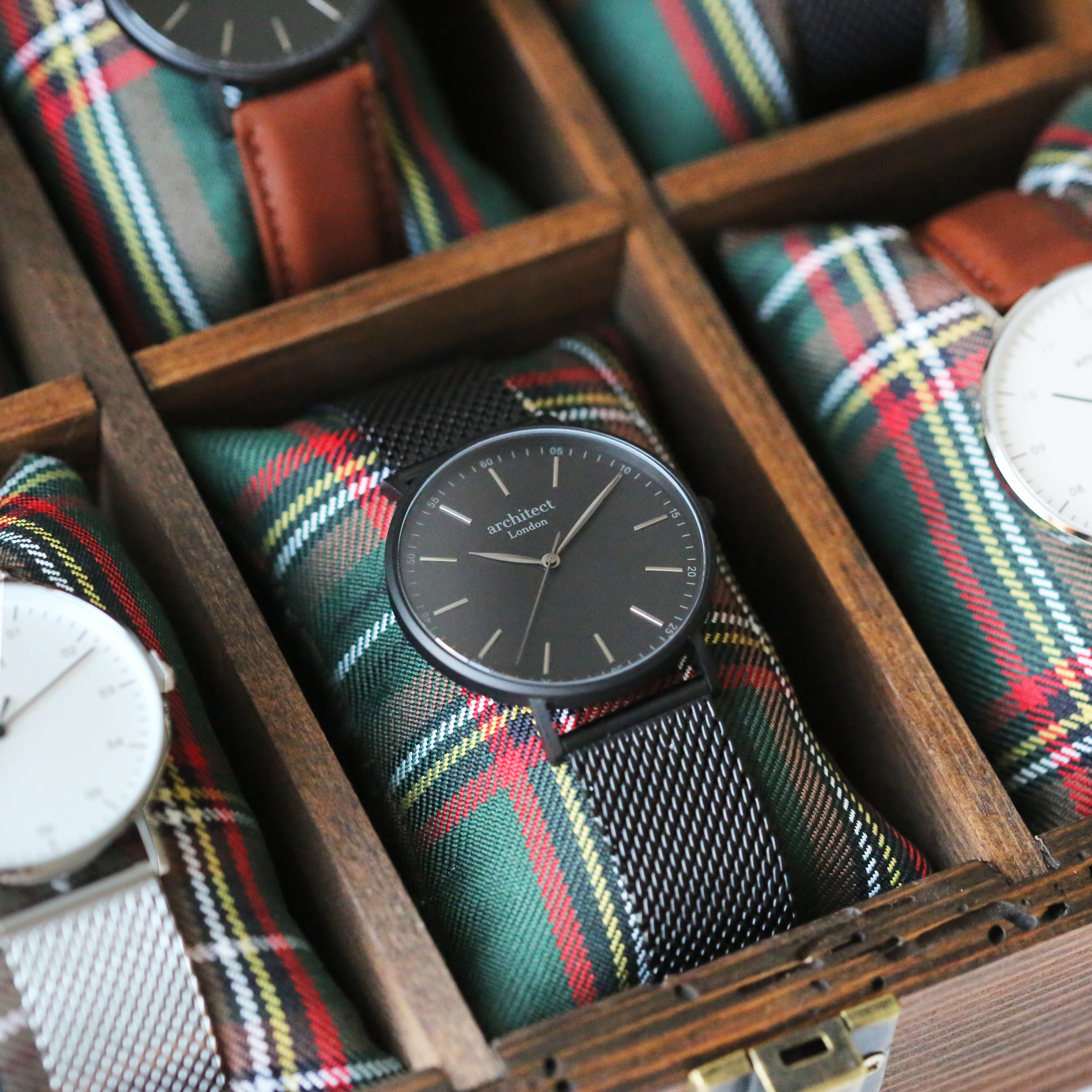 Handwritten Engraving – Men’s Minimalist Watch – Pitch Black Mesh Strap – Stainless Steel – Architect Watches