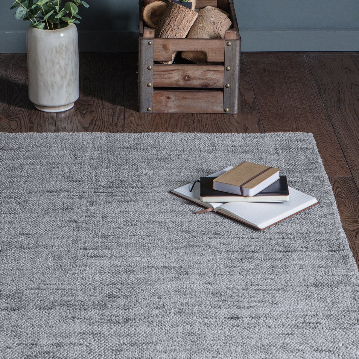 Rug Focus – Castillo Rug Silver 120 x 170cm / Silver – The Rug Quarter