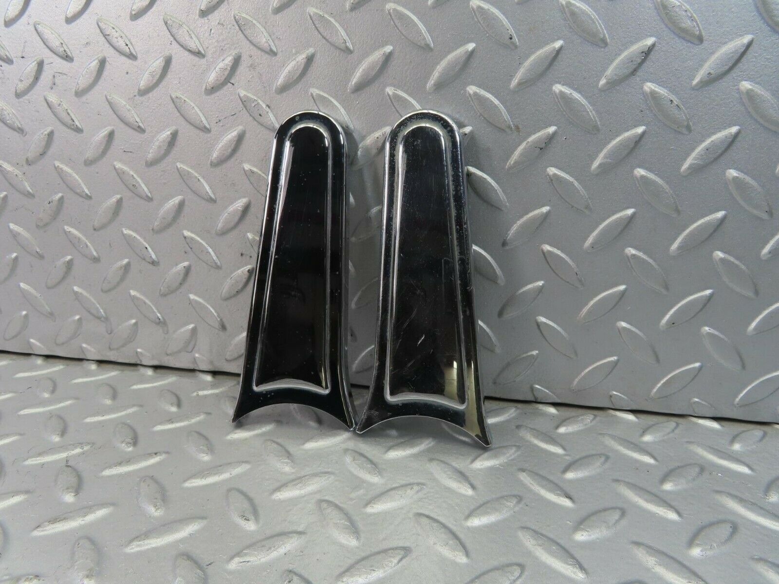 8925 Mercedes-Benz W108 Seat Upper Chrome Cover Pair 1089130528 – Classic Mercedes Parts