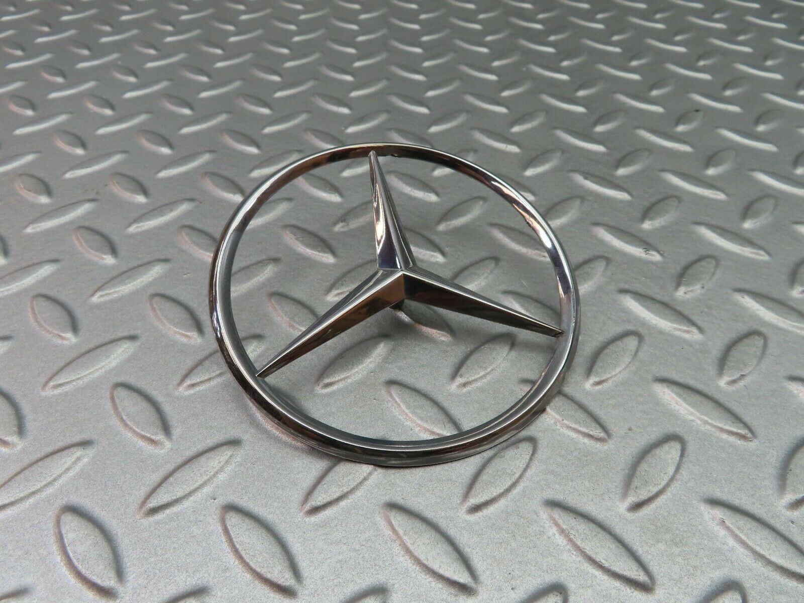 5801 Mercedes-Benz W123 200 Chrome Rear Emblem Logo 1267580058 – Classic Mercedes Parts
