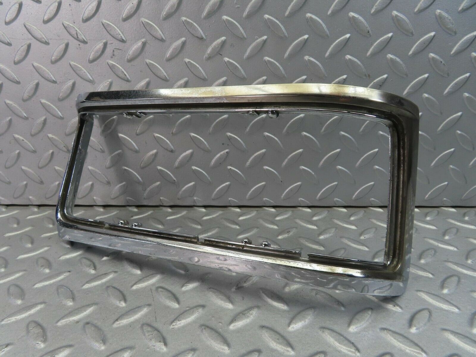 8514 Mercedes-Benz W115 Tail Light Chrome Frame Right – Classic Mercedes Parts