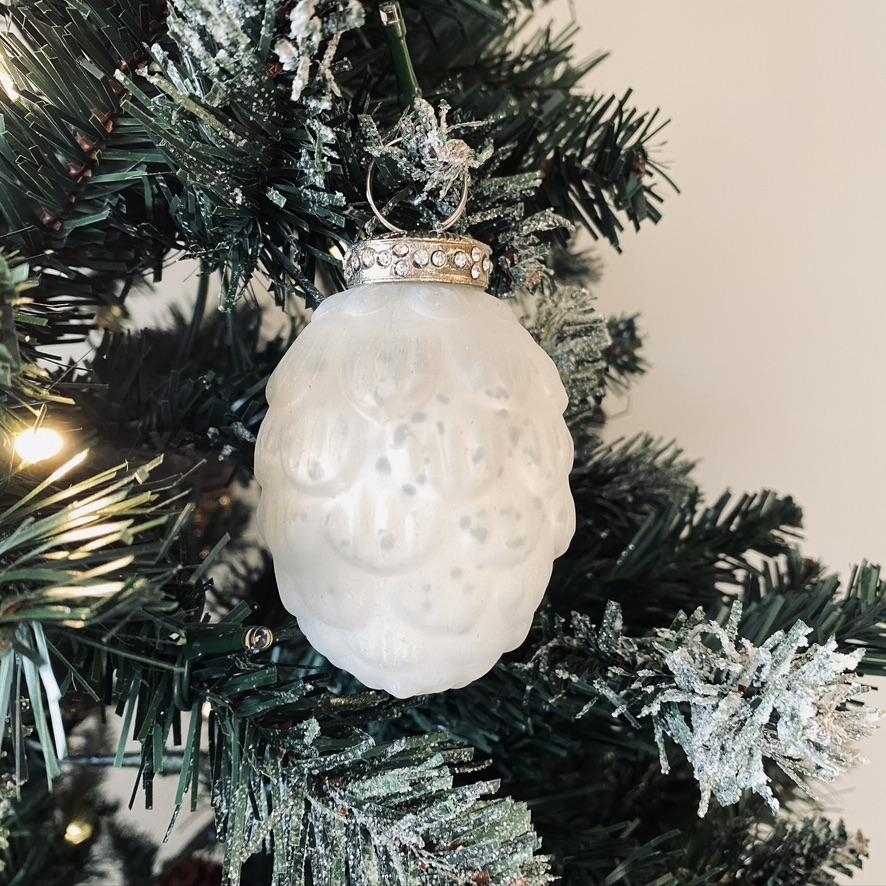 White Acorn Bauble | The Noel Collection – Hill Interiors