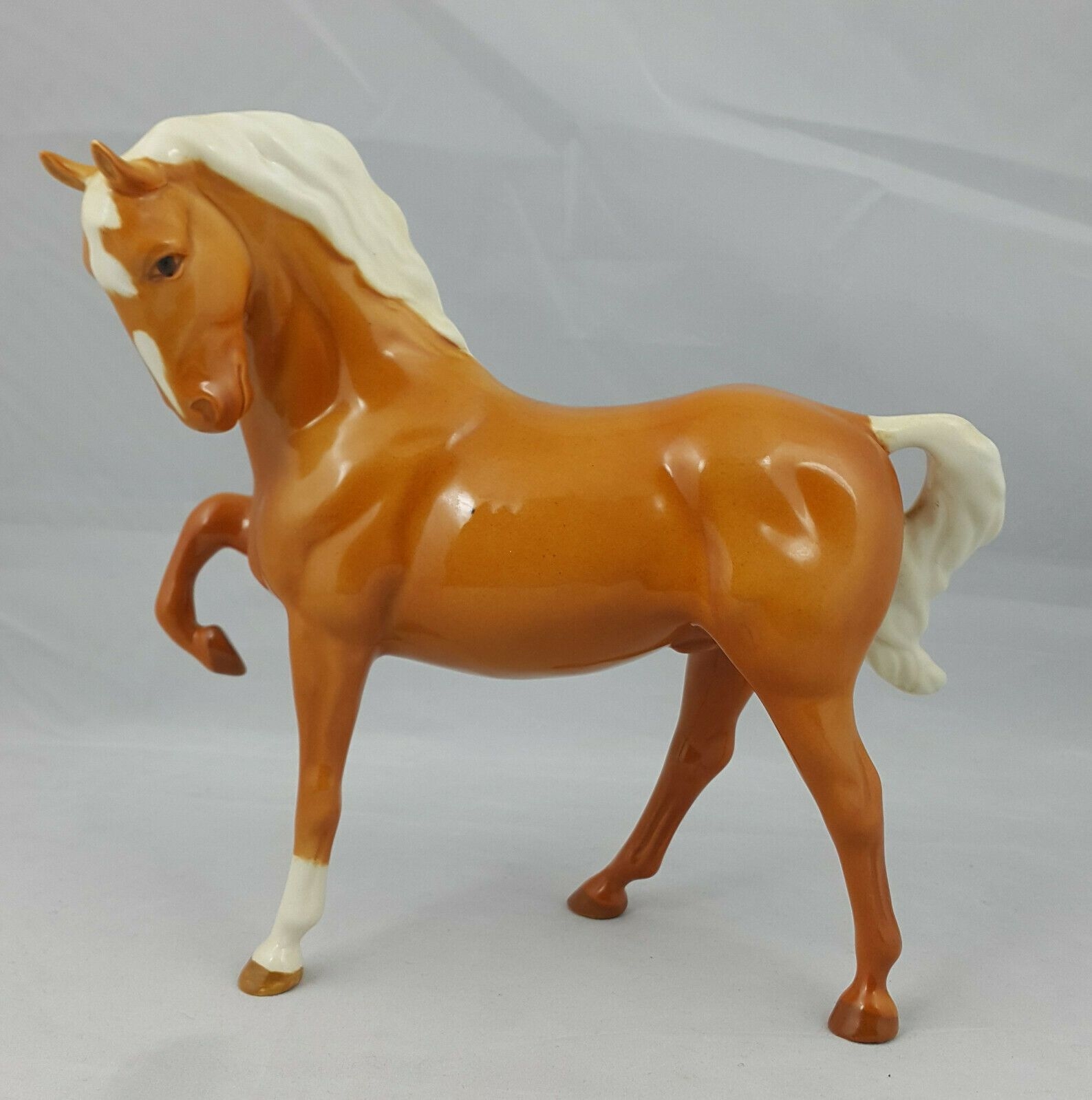 Beswick Horse Palomino Head Tucked, Leg Up Model No. 1549 – Minor Mark – Amazing Antiques Etc. – Amazing Antiques
