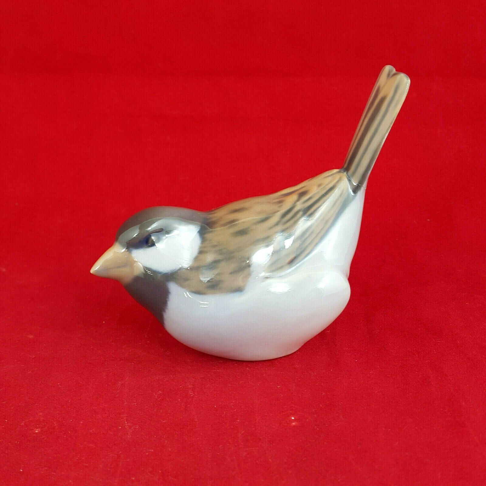 Royal Copenhagen – Sparrow Bird 1087 (tail re-glued) – 387 RCH – Royal Copenhagen – Amazing Antiques
