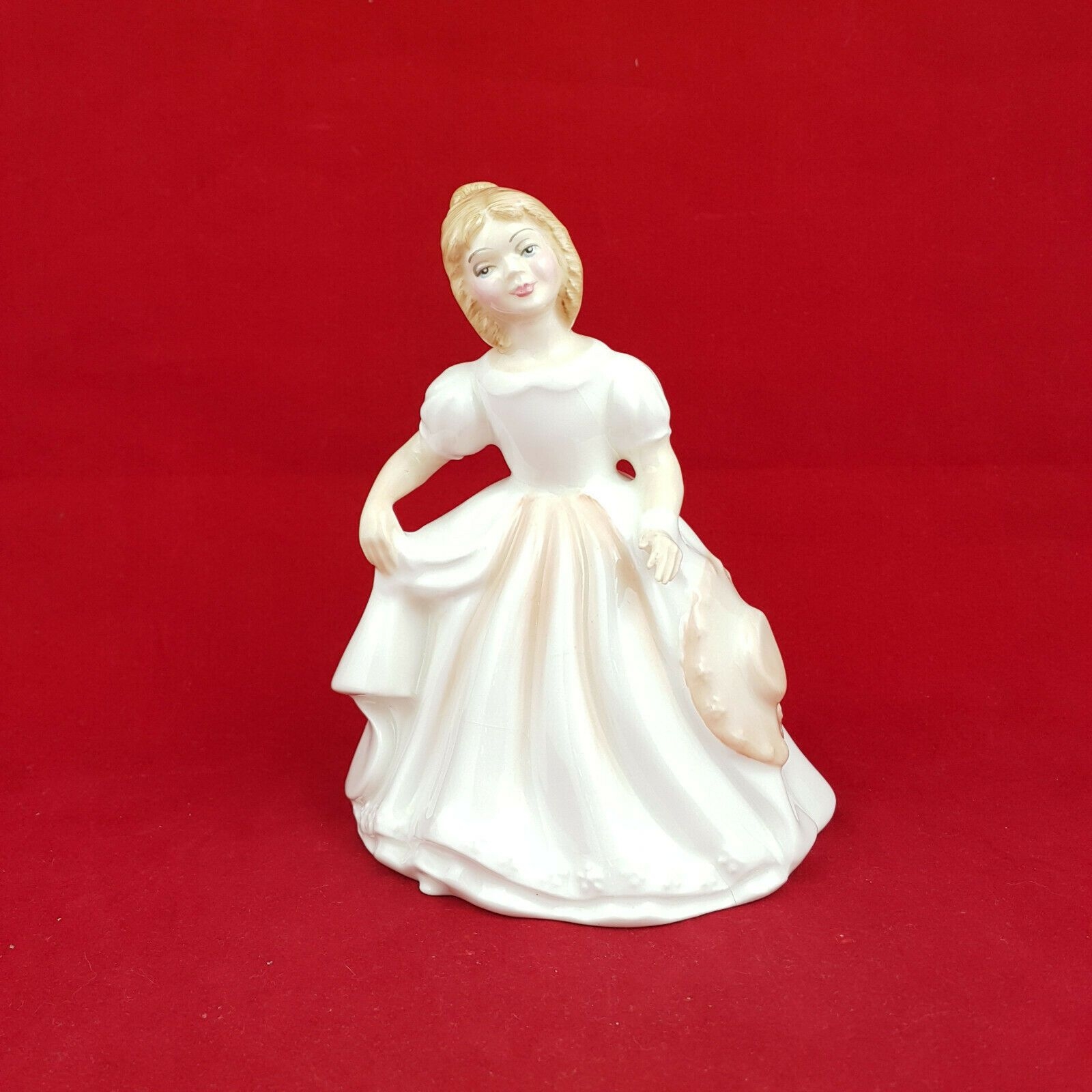 Royal Doulton Figurine – Amanda HN2996 – 395 RD – Royal Doulton – Amazing Antiques