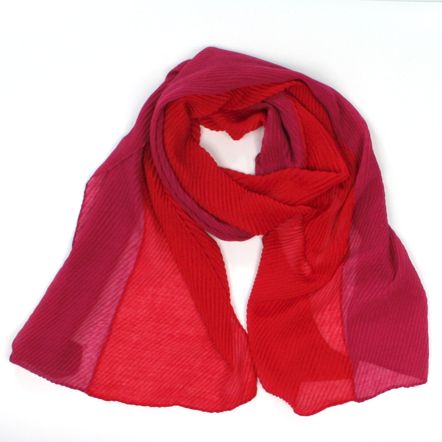 Two Tone Crinkle Cut Scarf Red – Stylish & Luxurious – Unisex – The Scarf Giraffe
