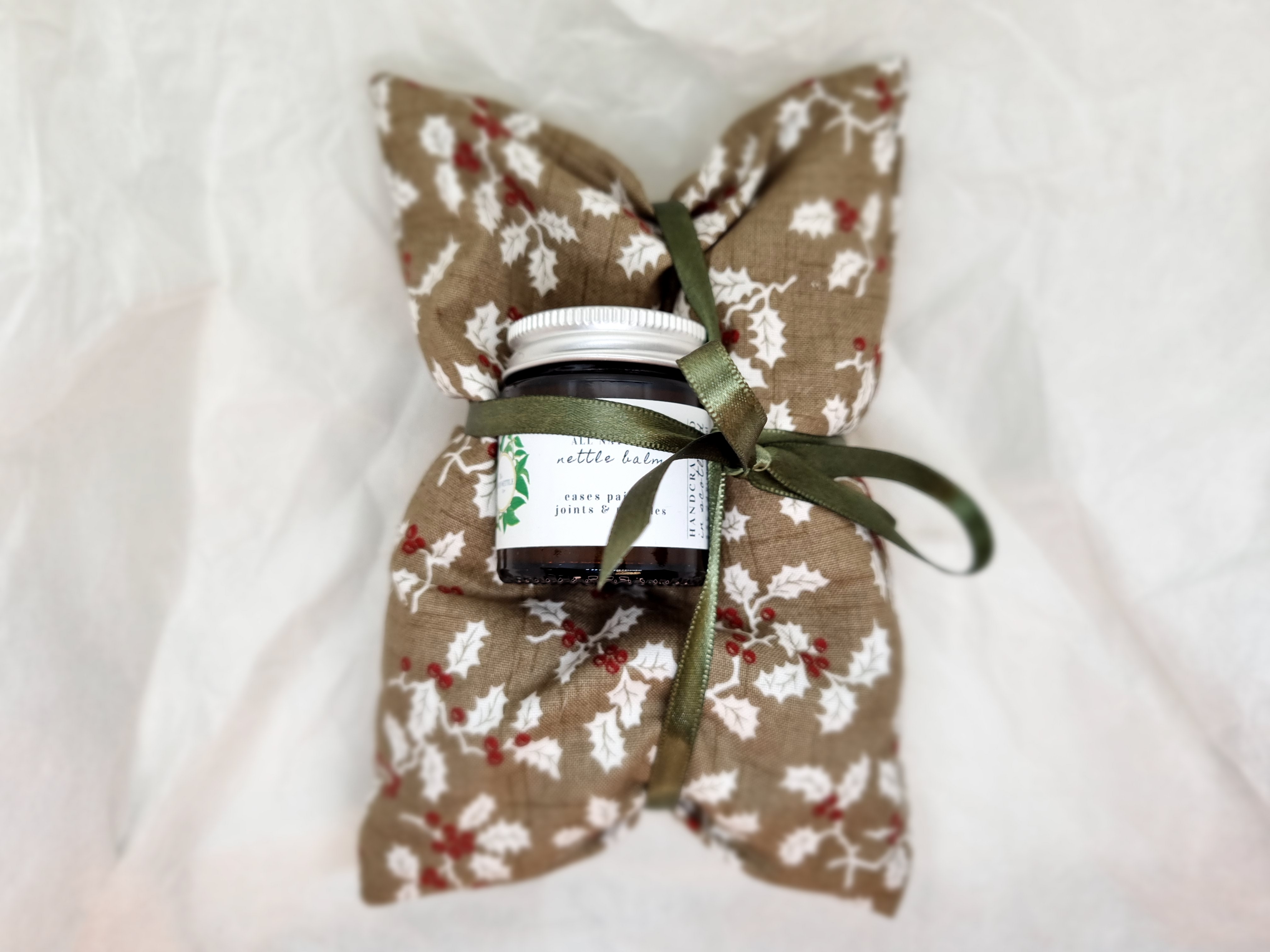 Pain Relief Heat Pads (and Cool Packs) – Festive Holly – With 30ml Nettle Balm – The Wild Nettle Co