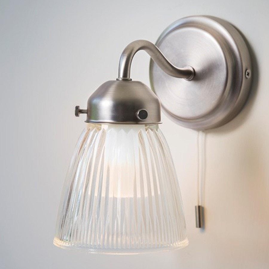 Bathroom Wall Light with Glass Shade – pull cord