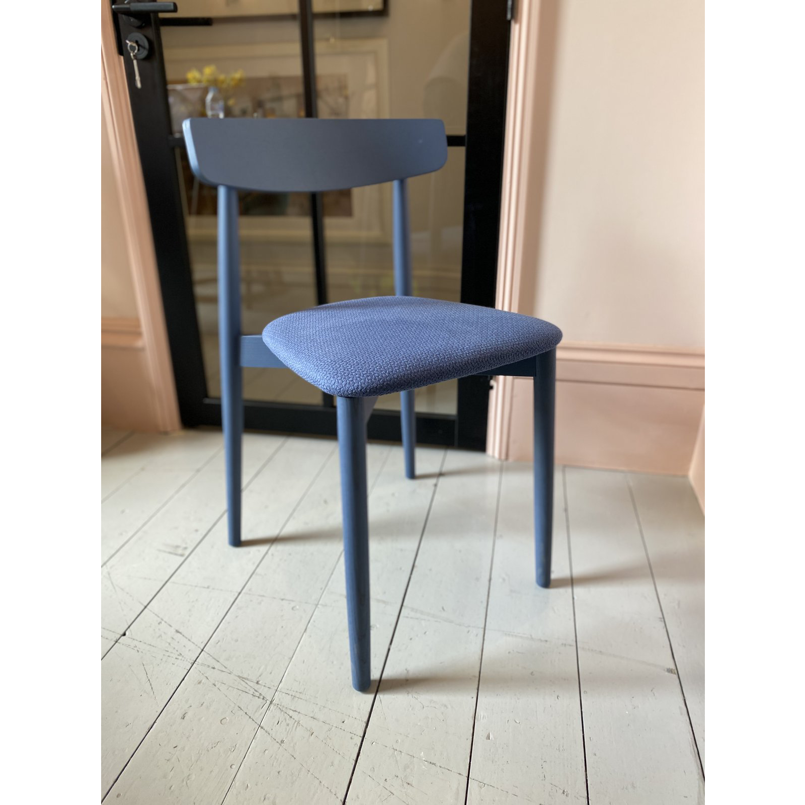Claretta – Chair Intense Blue – Seat Abstract Blu Tempesta – Miniforms – Indor