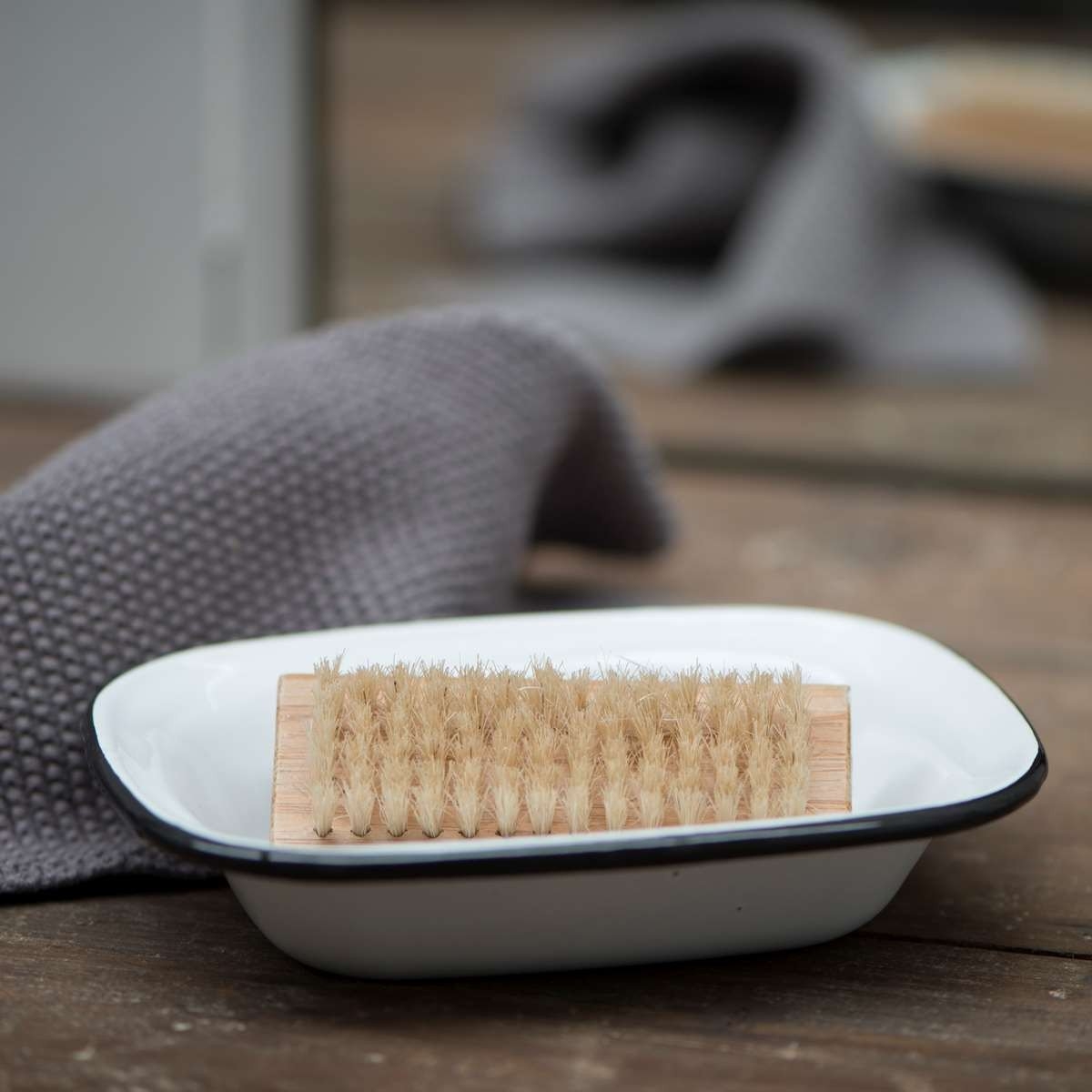 Traditional White Enamel Soap Dish – Ib Laursen