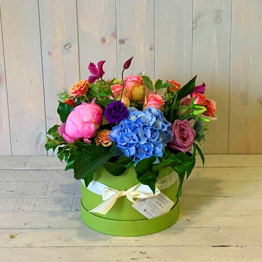 Country Garden Flowers in Hatbox Medium (as displayed) – Blooming Amazing