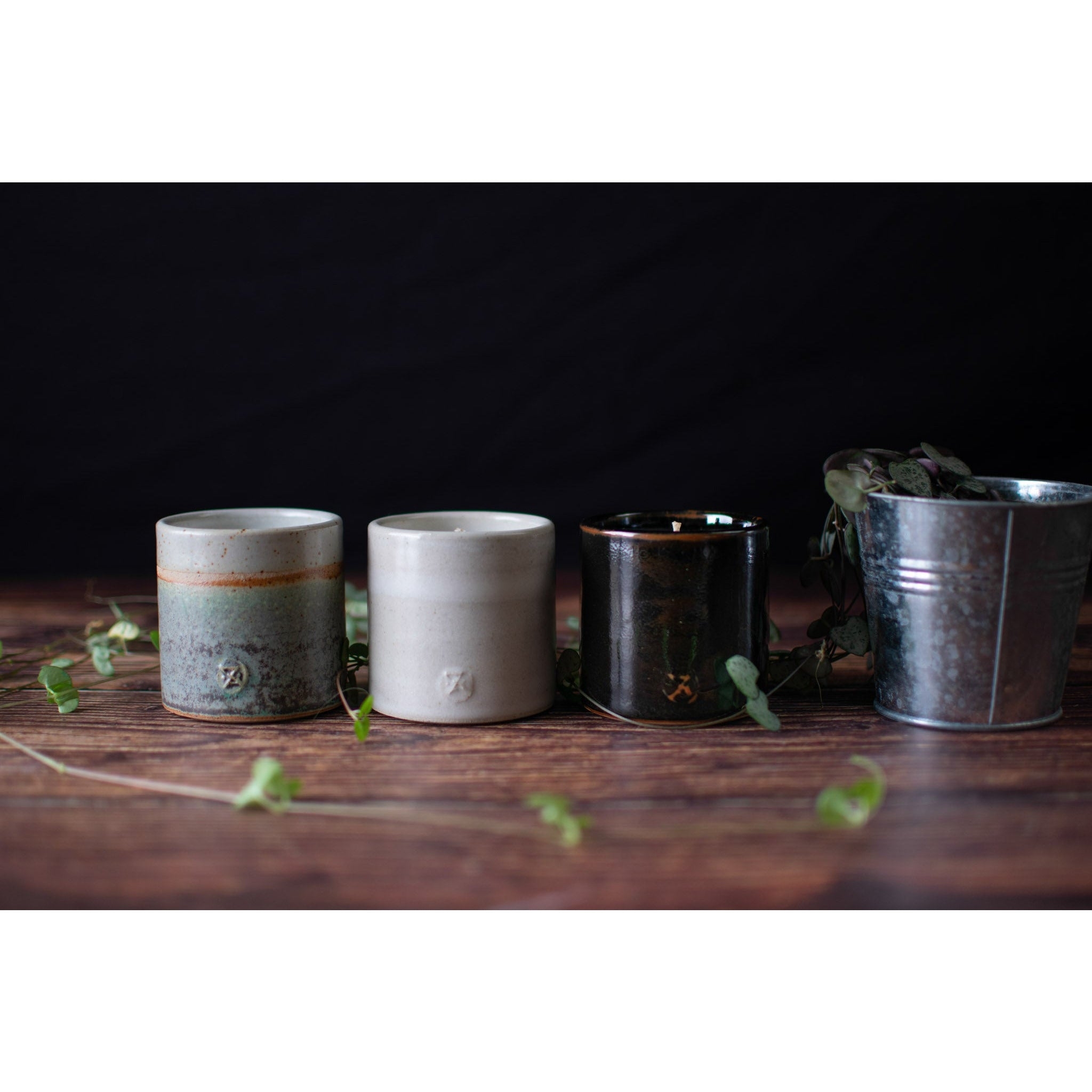 Small Potters Candle – Black – Meadow Lily & Cotton Musk – Etties Candles
