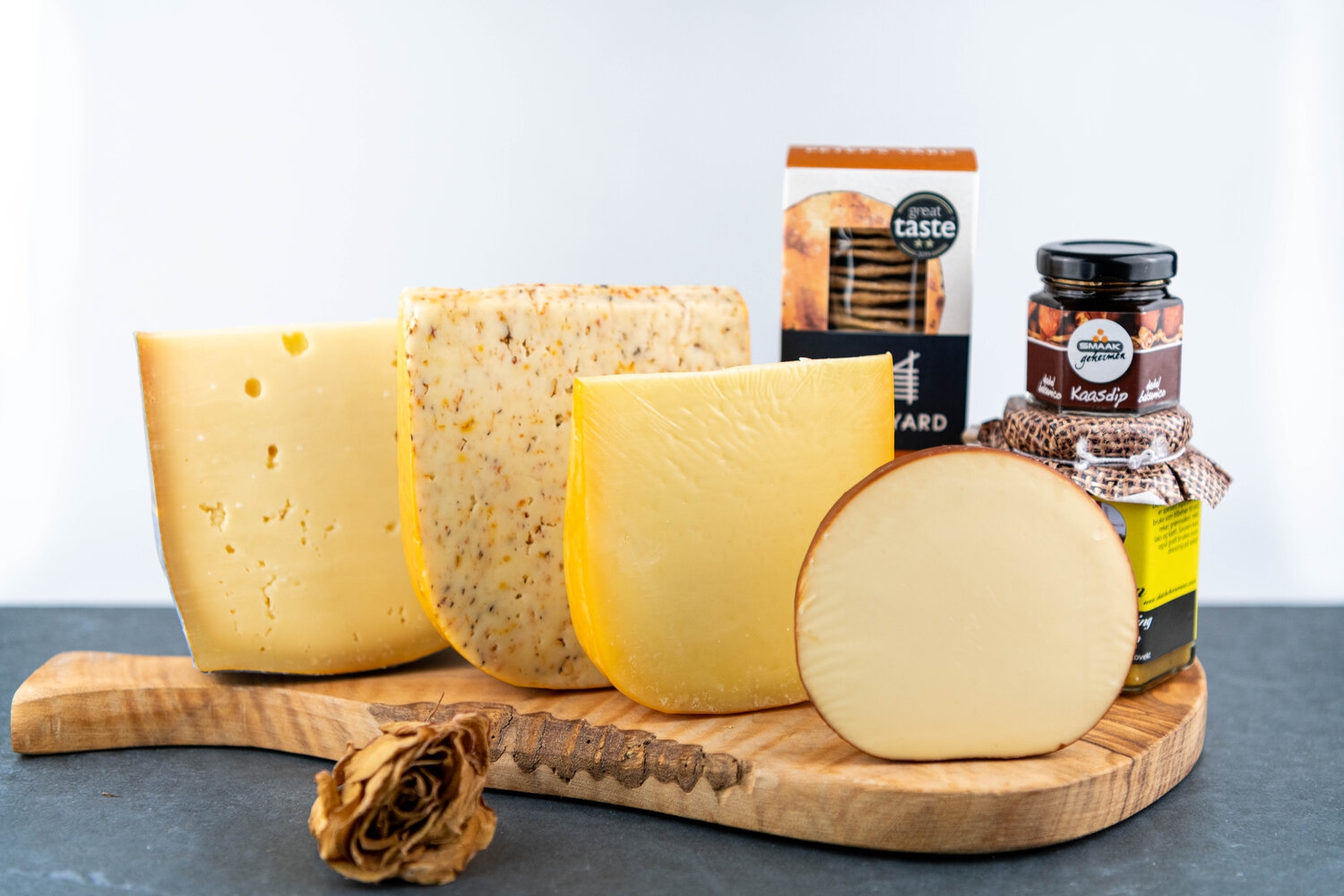 Valentine’s Cheese Gift Package – 4 Gouda Cheeses, Crackers & Honey Mustard & Dill Sauce