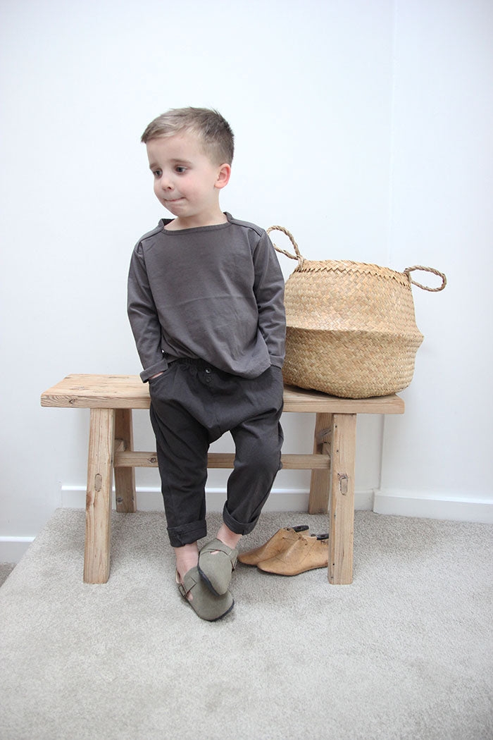 Unisex Macaron Tee, Charcoal / L – 5-6years – Pippeta