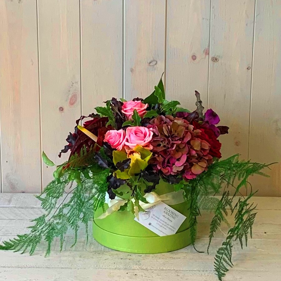 Hatbox Flowers in Pinks and Reds Large – Blooming Amazing