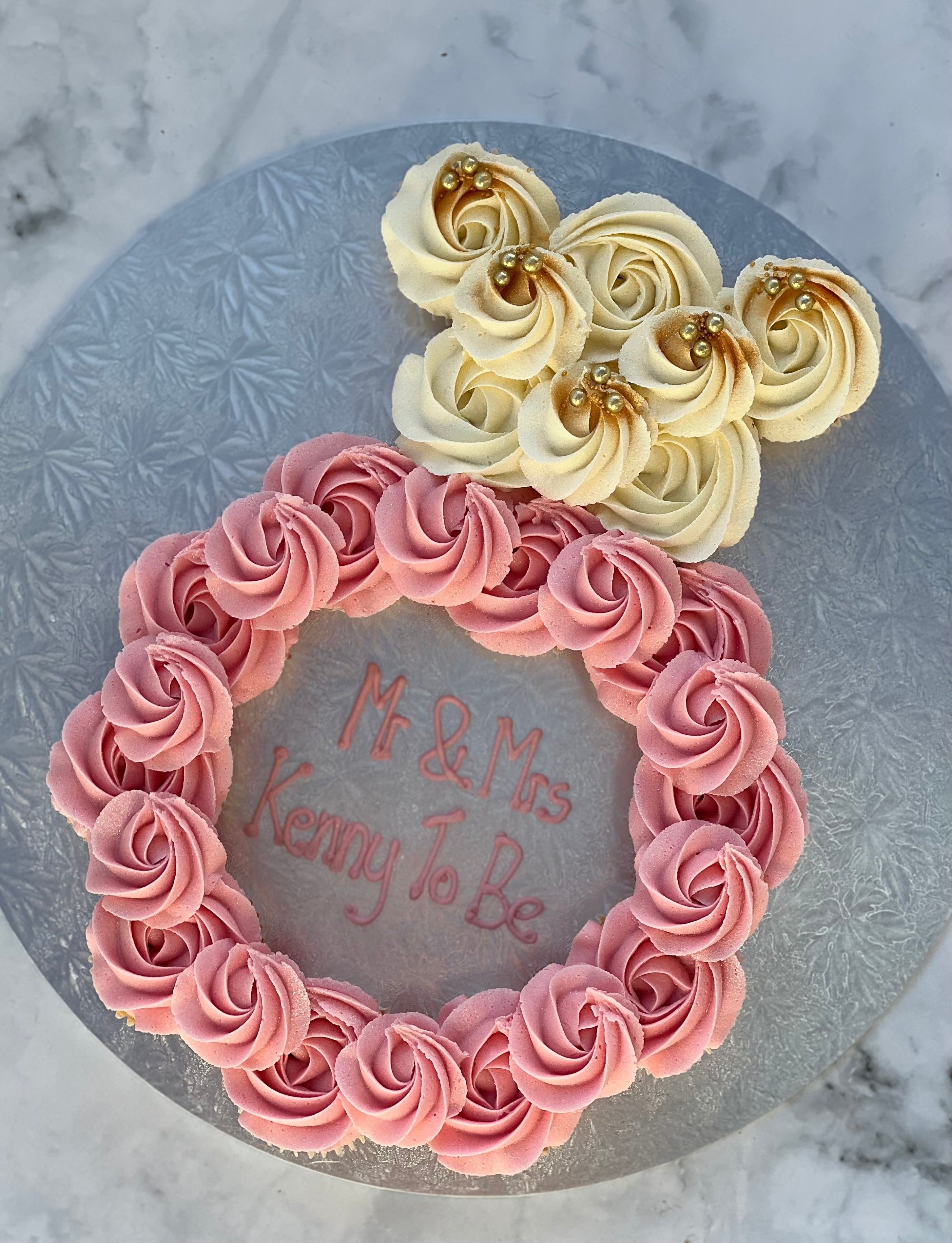 Ring-Shaped Cupcake Array – Amy’s Bakehouse