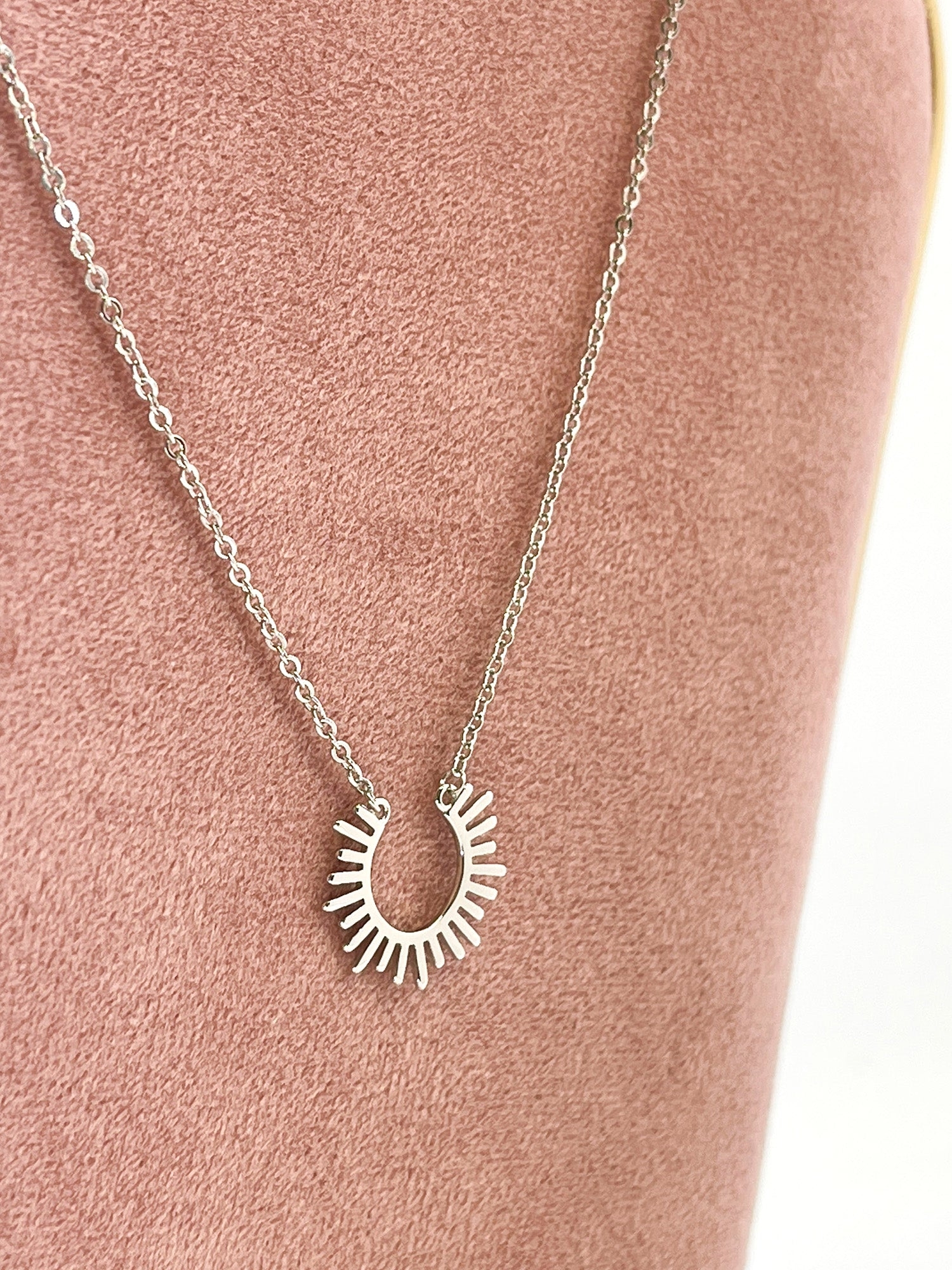 Bspoiled Women’s Sun Burst Necklace 925 – Silver – BSpoiled