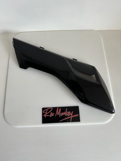 SURRON ULTRA BEE BATTERY COVER SHROUD PANEL RIGHT – Rev Monkey