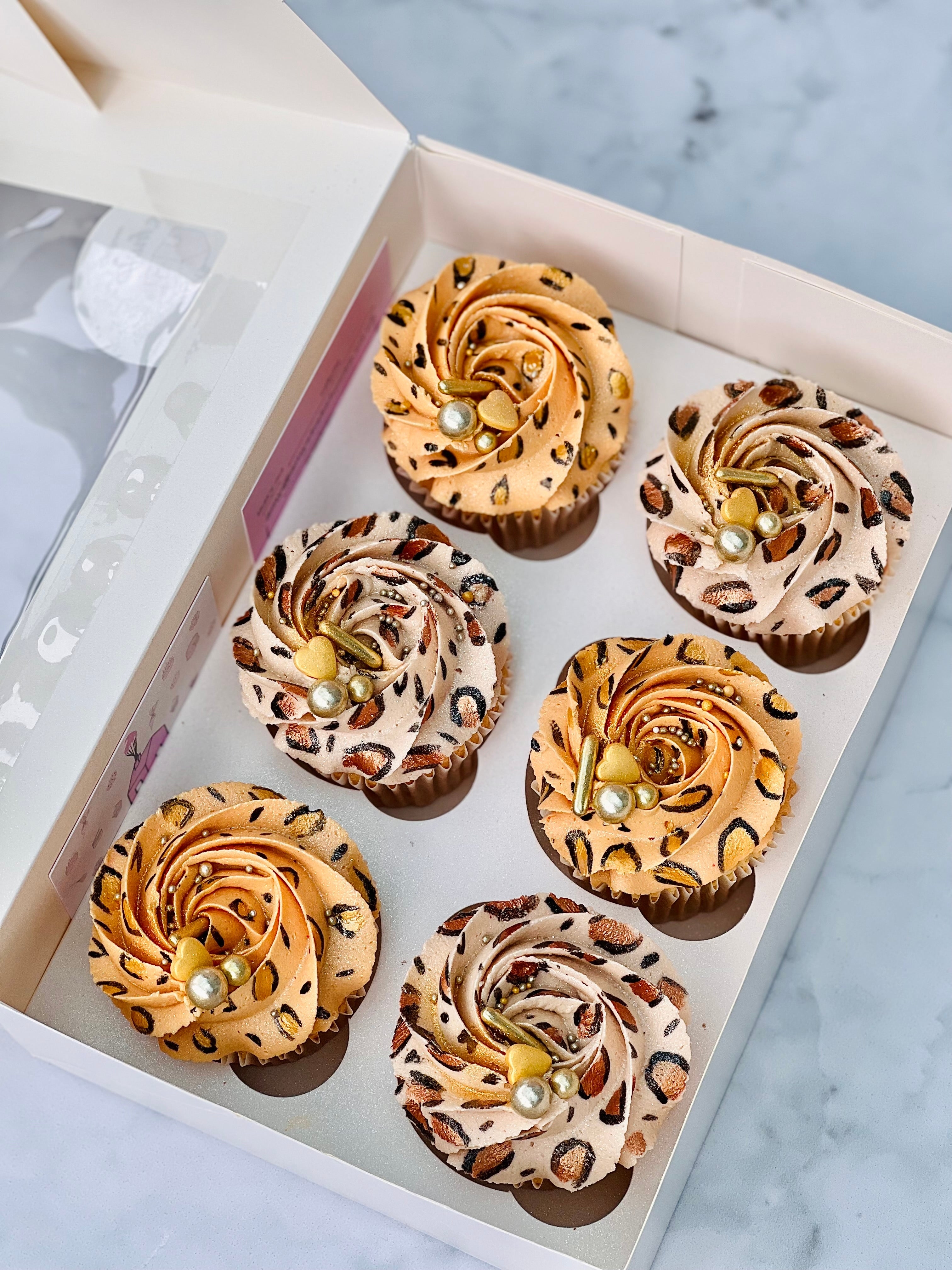 Themed Cupcakes, 12 (+£10) / No – Amy’s Bakehouse