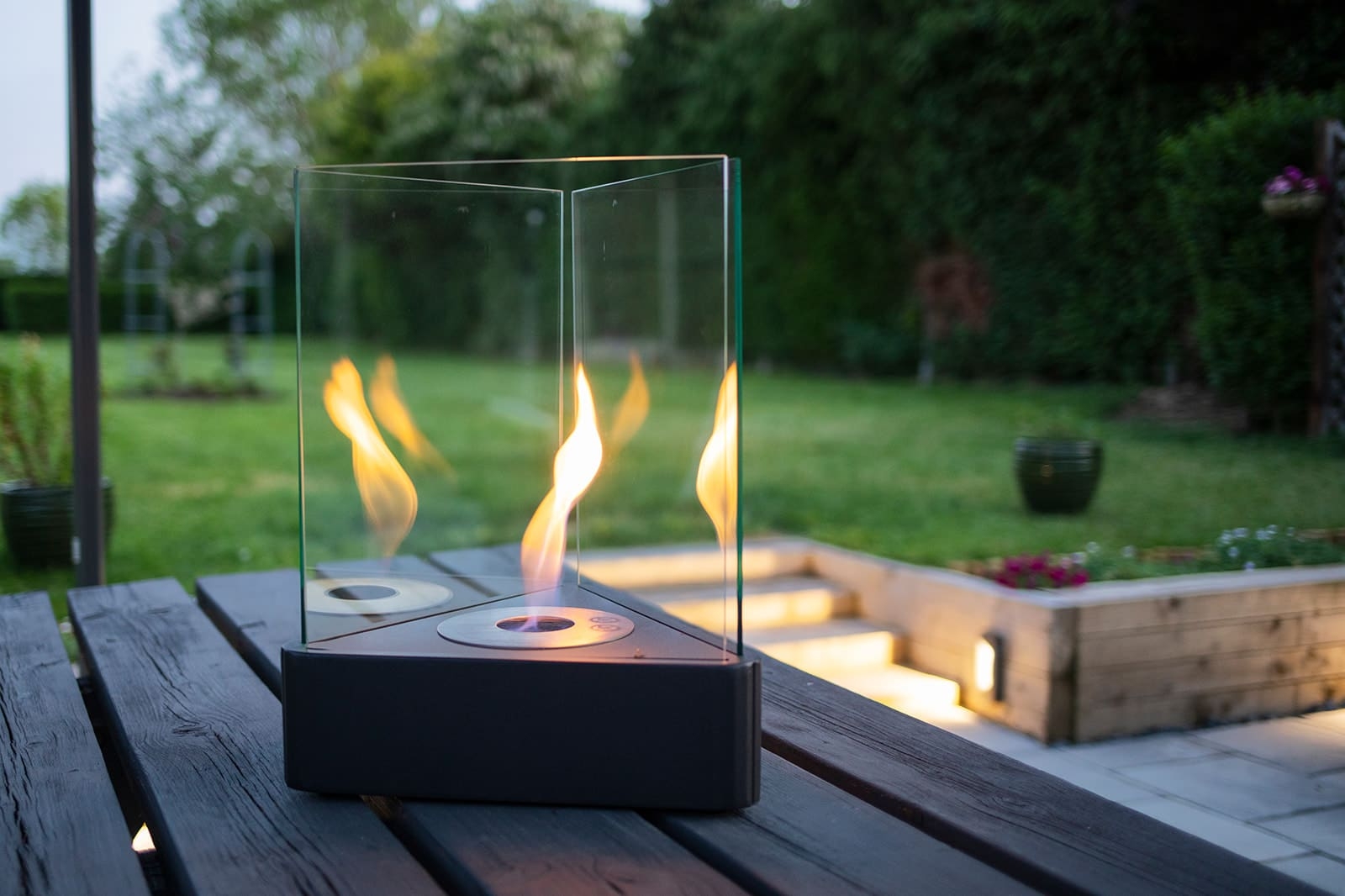 Rodi Black Triangular Tabletop fireplace – Maison Flair