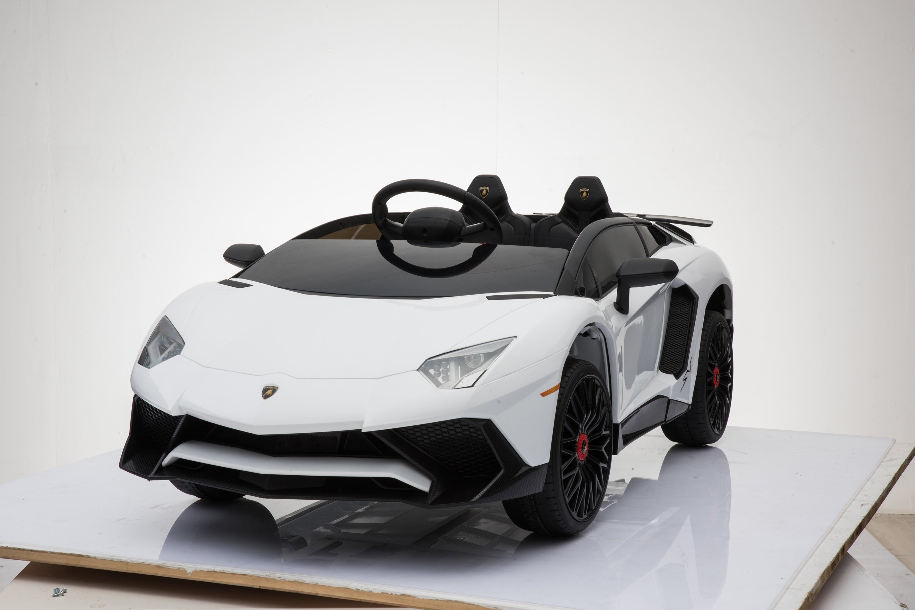 Licensed Lamborghini SV Children’s Electric 12V Ride On Car With Parental Control – White
