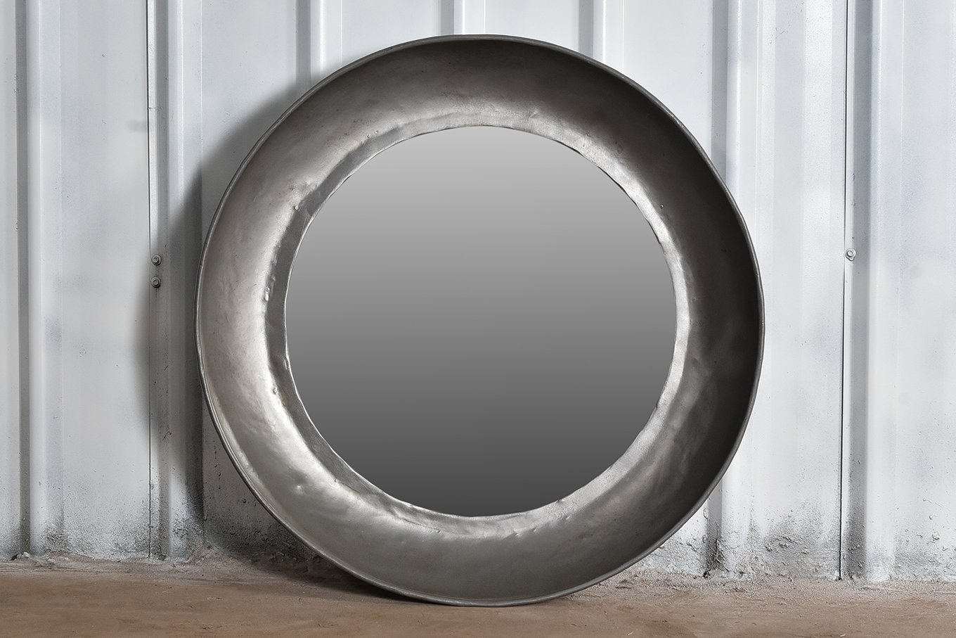 HELSINKI Round Iron Mirror – Medium