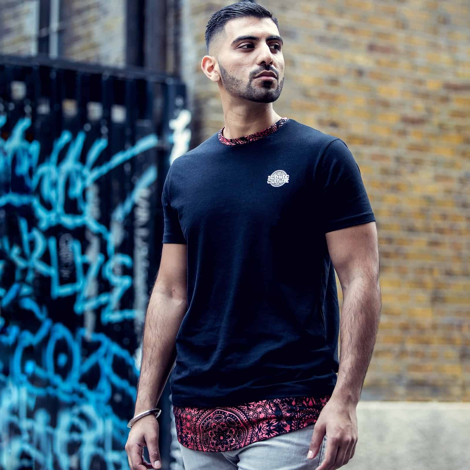 Mandala Extended Hem Muscle Fit Tee – Medium