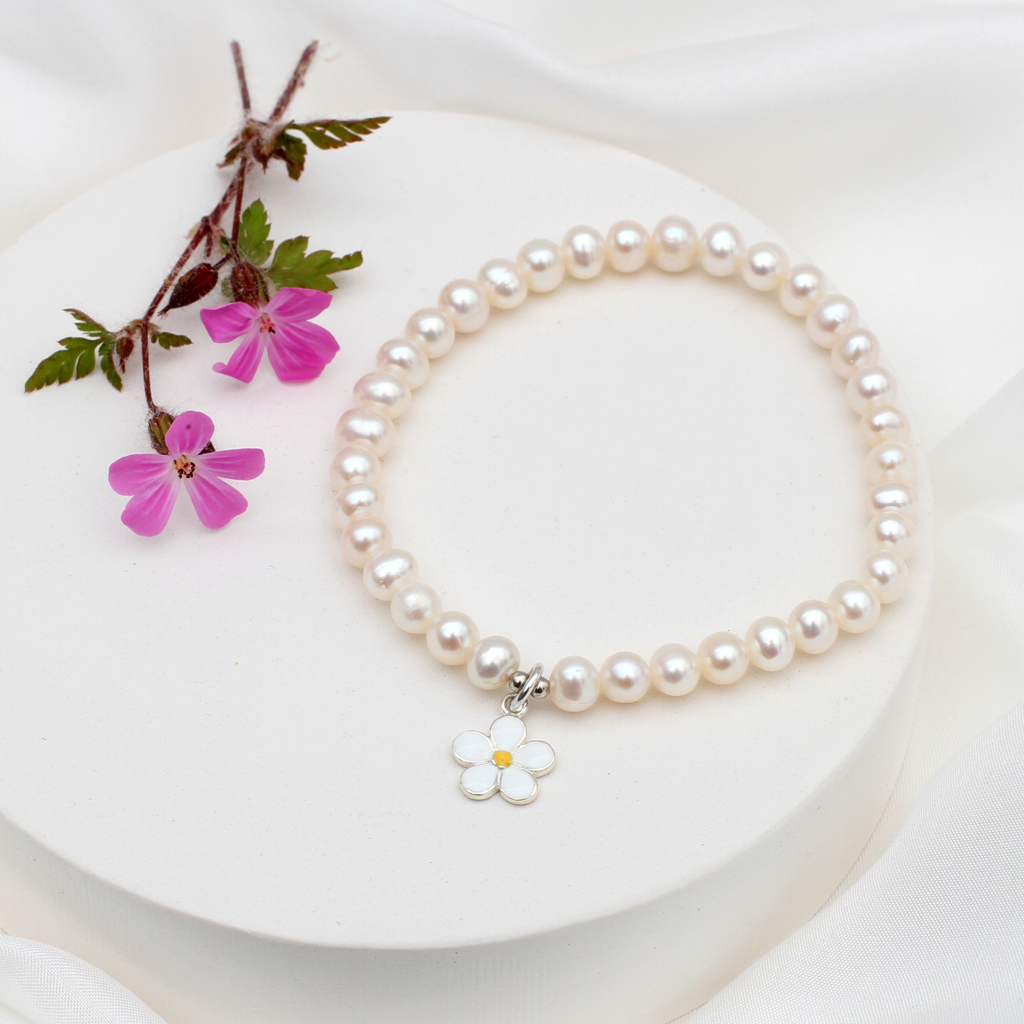 Personalised Daisy Charm Pearl Bridesmaid Bracelet – Hurley Burley