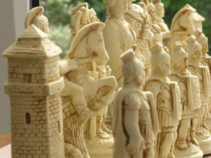 Berkeley Chess Ltd – Roman – Ivory and Brown