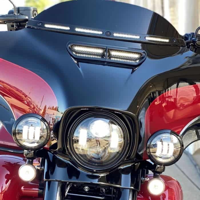 V2 BATWING WINDSHIELD TRIM WITH SEQUENTIAL TURN SIGNAL FOR 14-UP HARLEY-DAVIDSON – Chrome – Rick Rak
